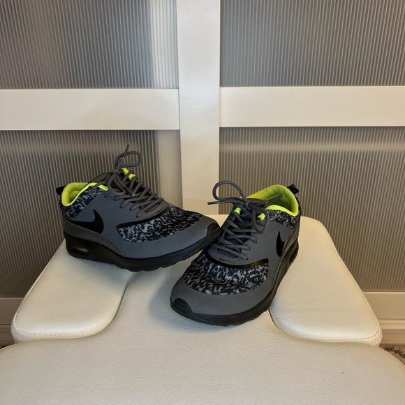 Womens NIKE size 6 - Picture 2 of 5